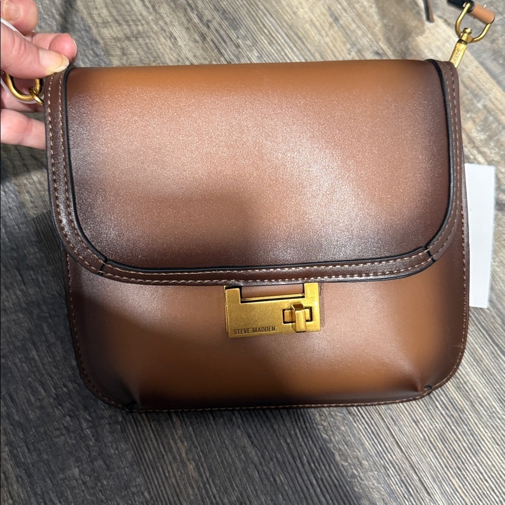 Steve Madden Tan Crossbody Bag with Gold Accents - Picture 3 of 11